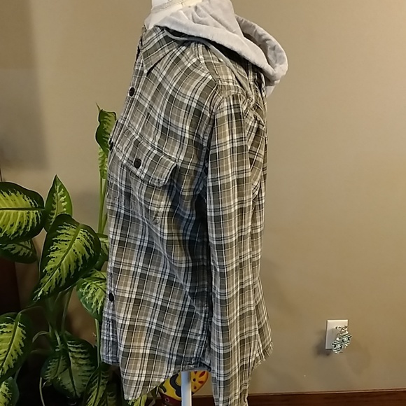 Red Snap hooded flannel button-up shirt - Picture 2 of 6